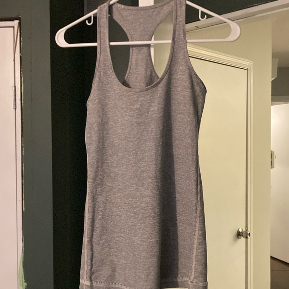 Lululemon tank - Picture 1 of 3